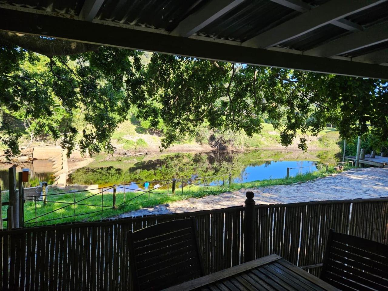The Riverdeck Accommodation And Backpackers Knysna Exterior foto